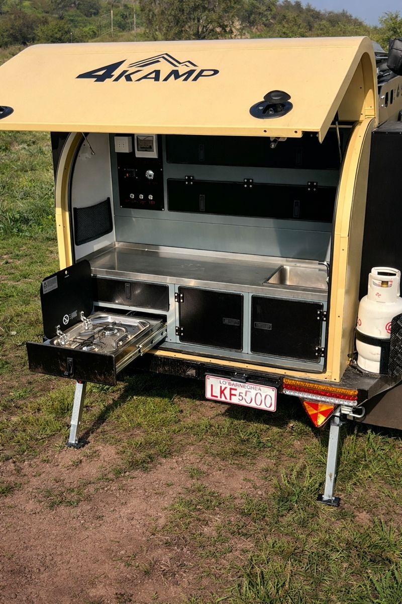 detalle cocinilla a gas y mesón